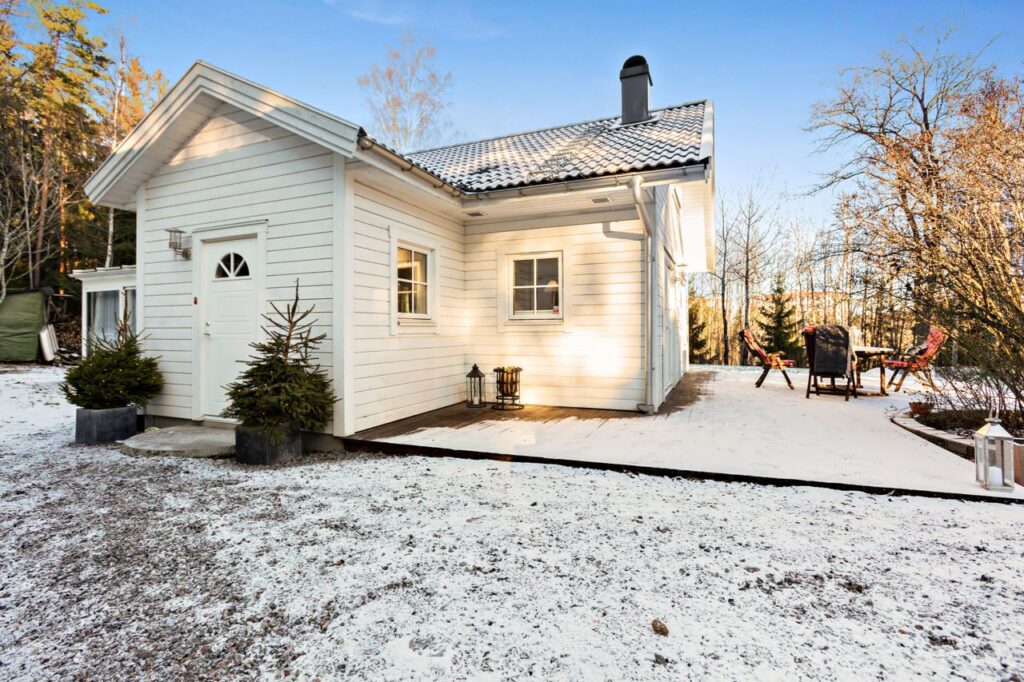 6. Fasadrenovering sommarstuga Sodertalje Barsta