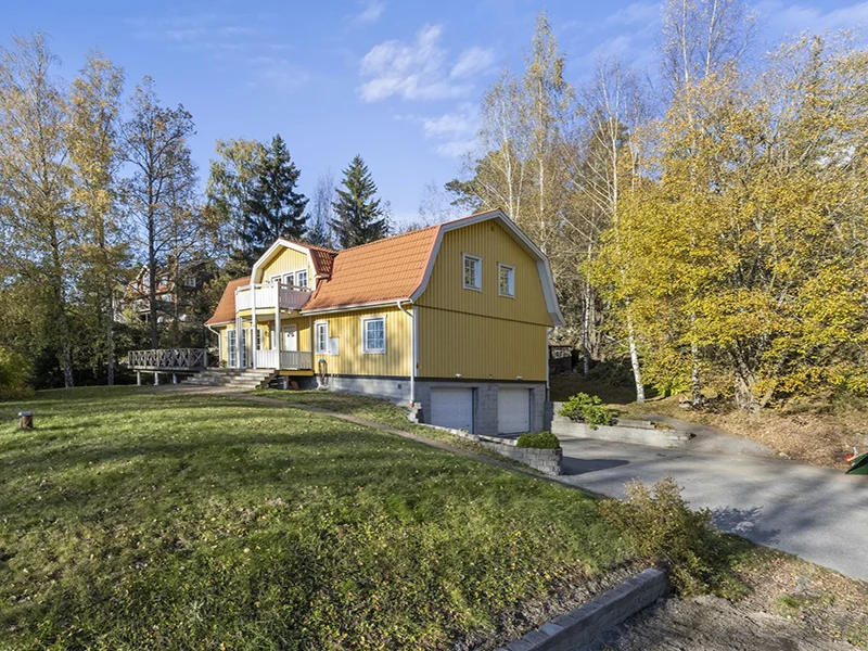 Fasadbyte fran tegel till trapanel Enkoping Bergvreten