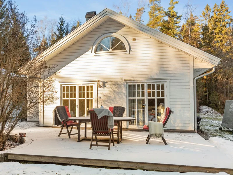 Malning av fonster i hus Enkoping Fanna